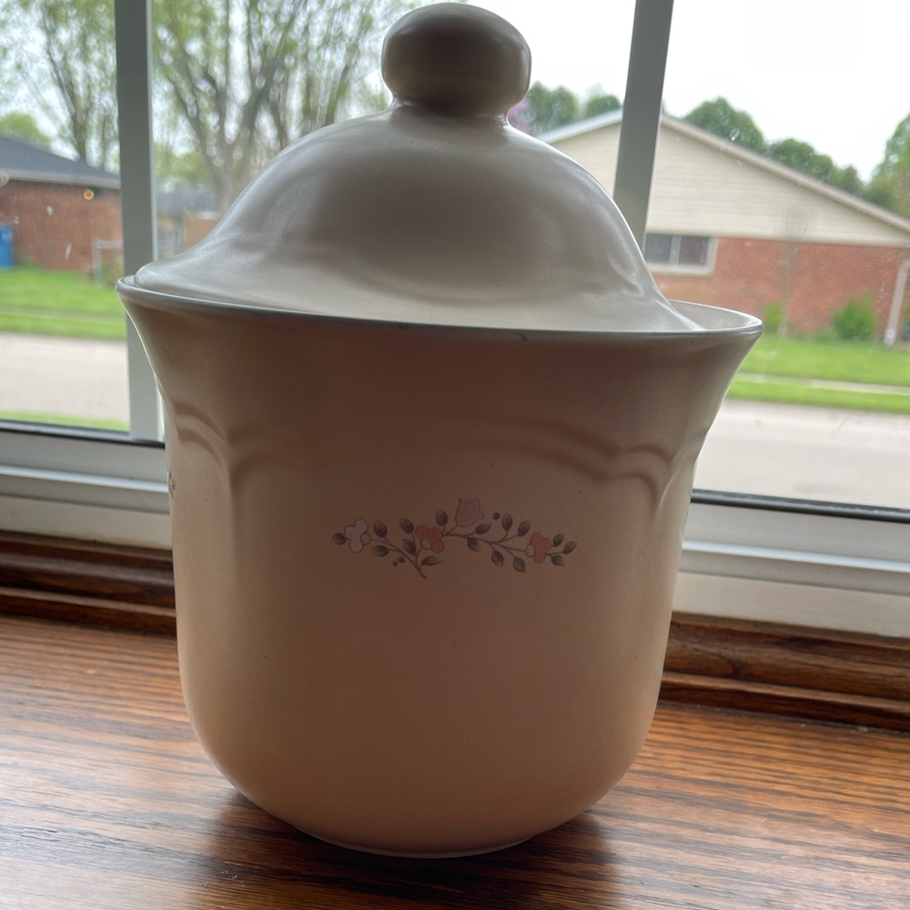 Pfaltzgraff Remembrance medium canister
